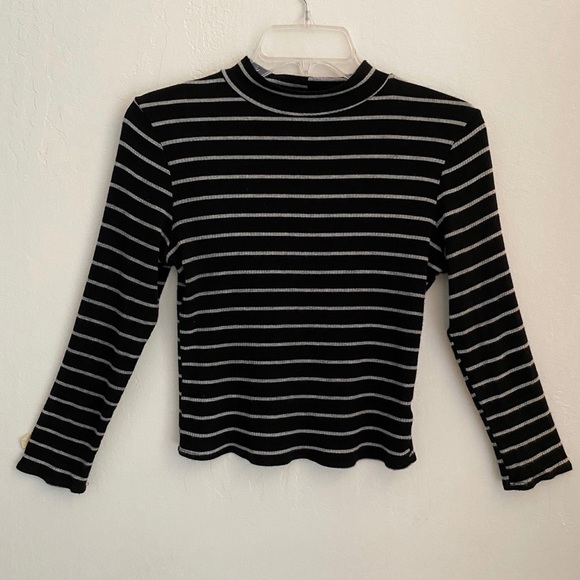 Black and white stripe Crop Top - Picture 1 of 4